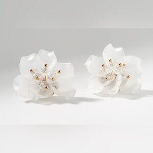 NIB White Flower Earrings by Simons